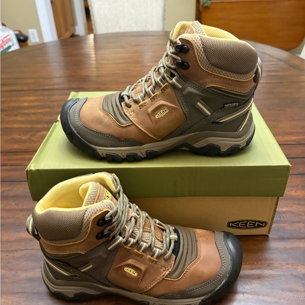 Keen Ridge Flex Mid 7.5 Women’s Brown and Olive Hiking Boots like new NO Box